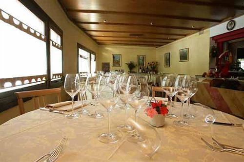 Crimea Wine Hotel Chiavenna Exterior photo